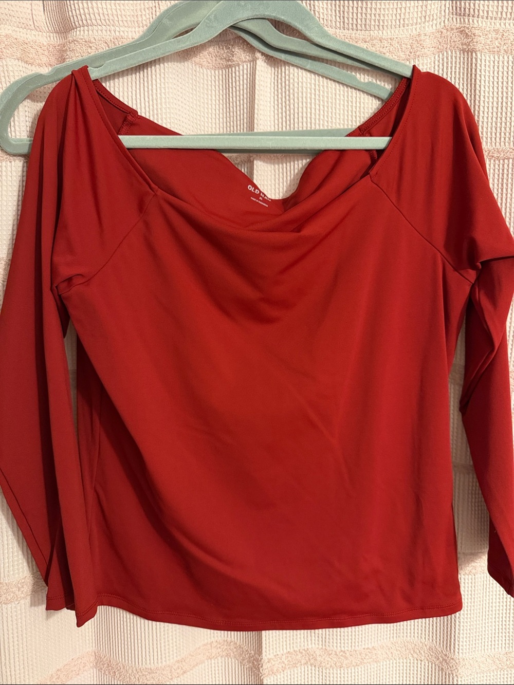 Old Navy Vibrant Red Long-Sleeve Scoop Neck Tee